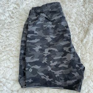 Mens lululemon medium shorts
